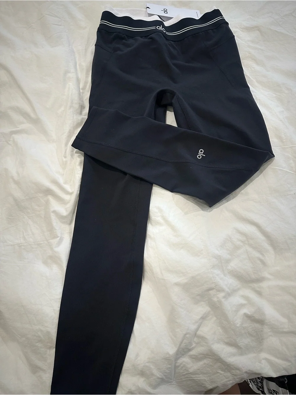 ALO Yoga women’s Black Logo Leggings